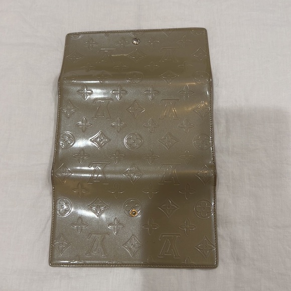 Louis Vuitton - Picture 5 of 5